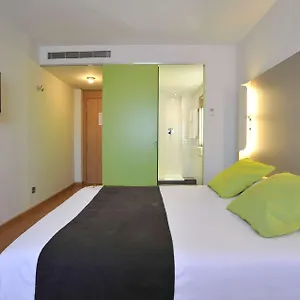 Travelodge Airport Szálloda